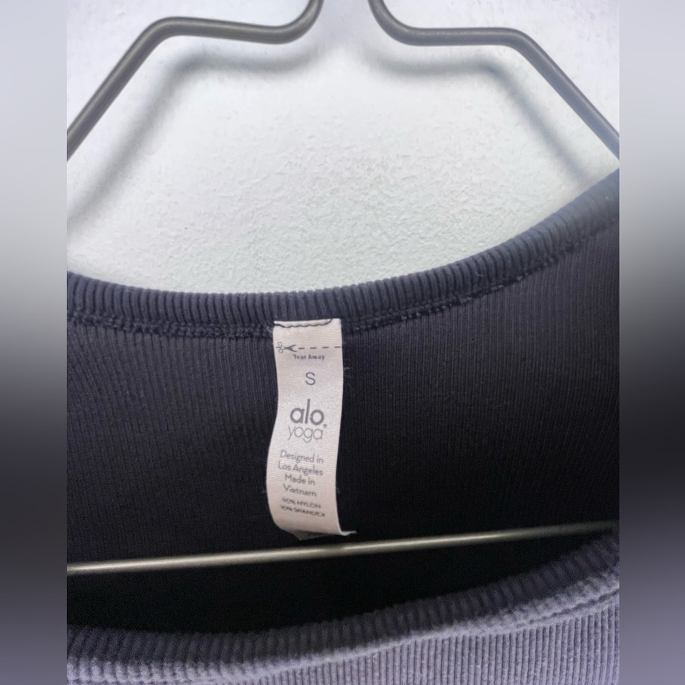 Alo Yoga Ribbed Short Sleeve in Black - Picture 5 of 5
